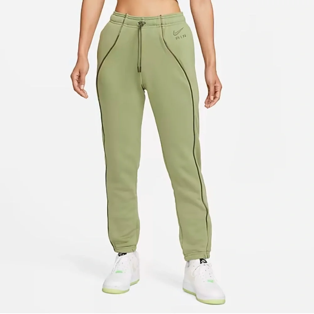 Nike Air Women's Mid-Rise Fleece Joggers size M green preloved no flaws.